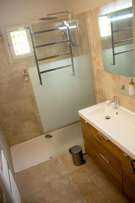 Gite En Provence Proche Avignon Sauveterre  Екстериор снимка